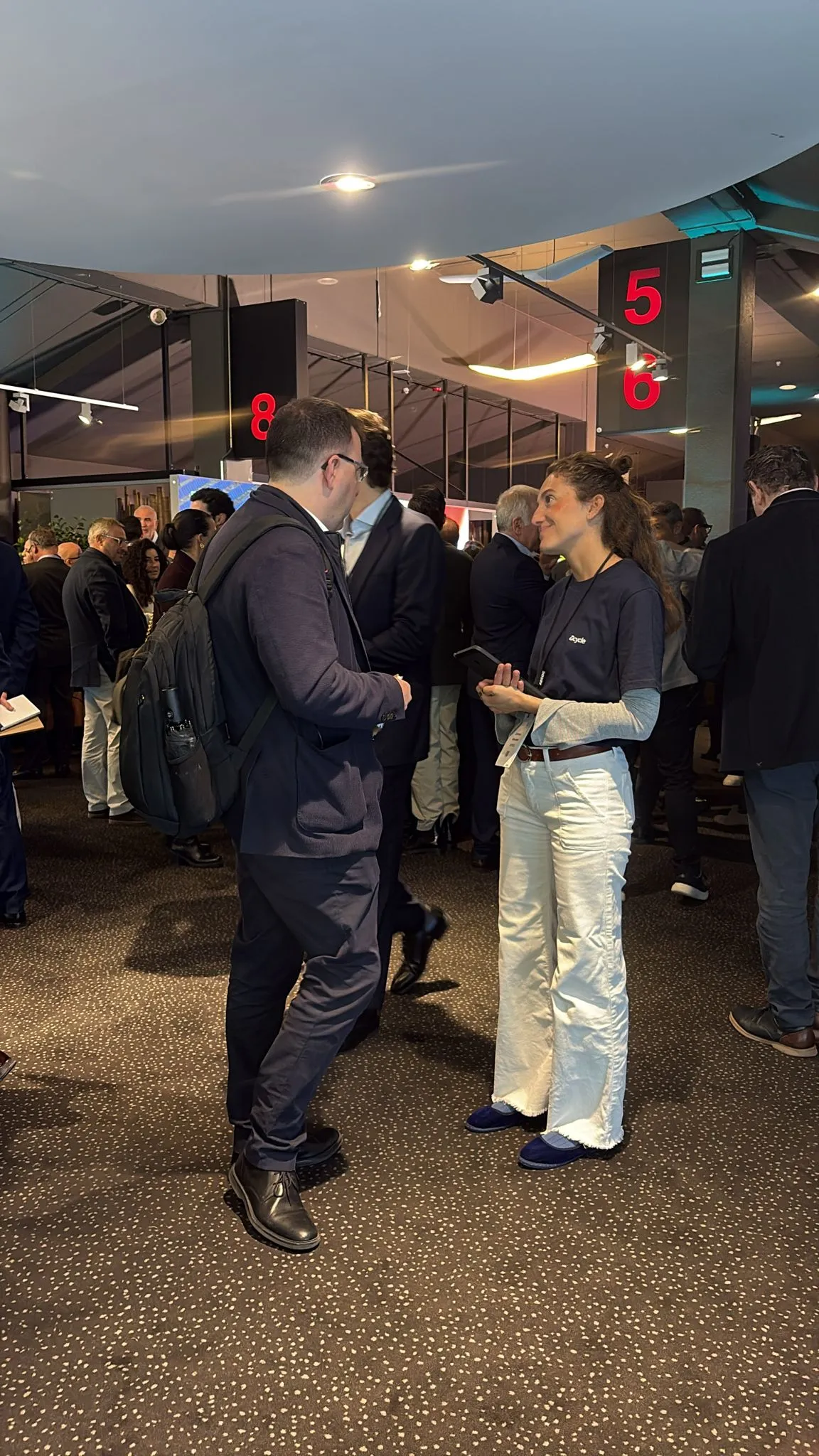 Equipo Dcycle posando en el stand del Foro Nacional del Transporte AECOC 2026