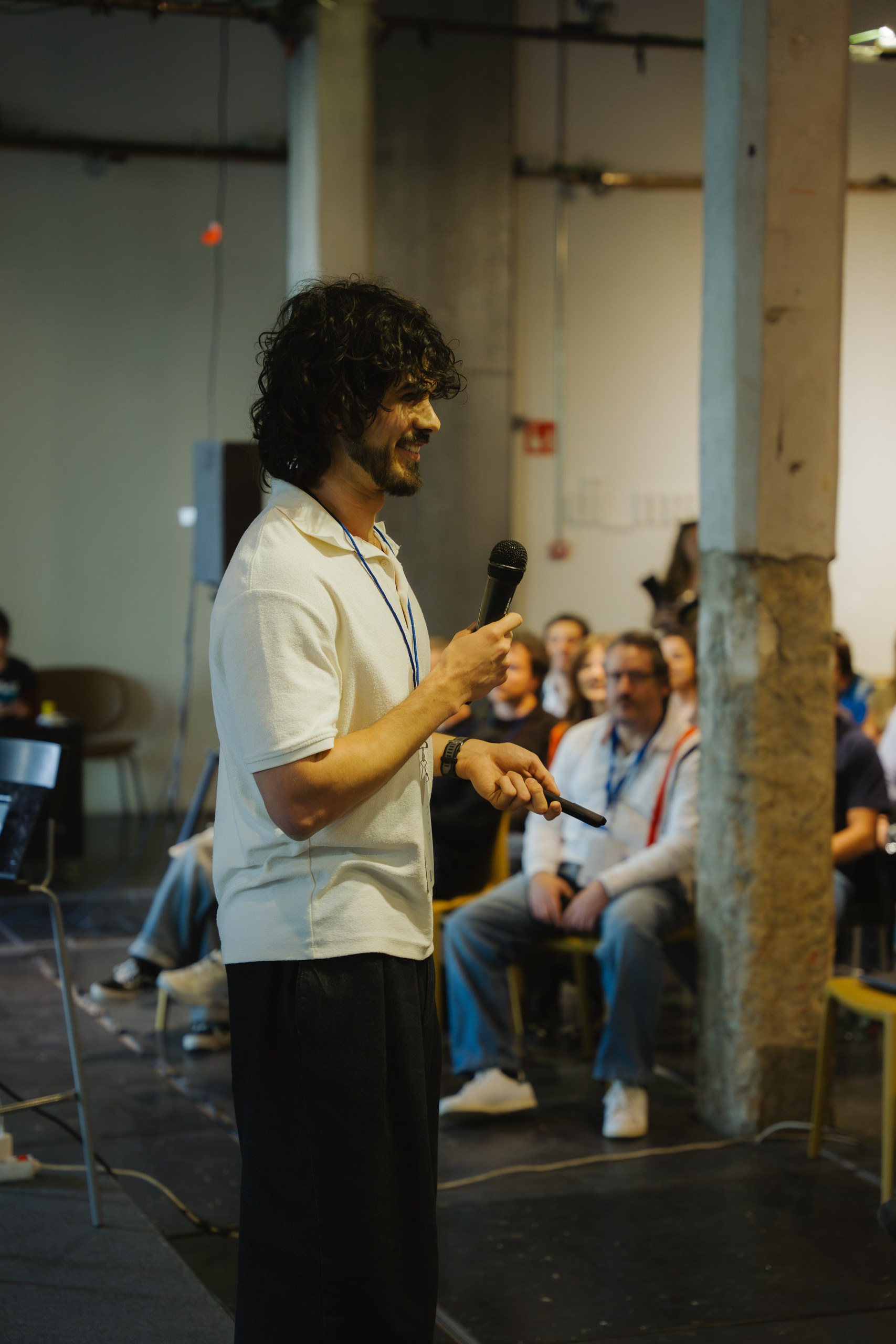 Diego Acuña presenting the Dcycle engineering AI transformation at Ahead Madrid