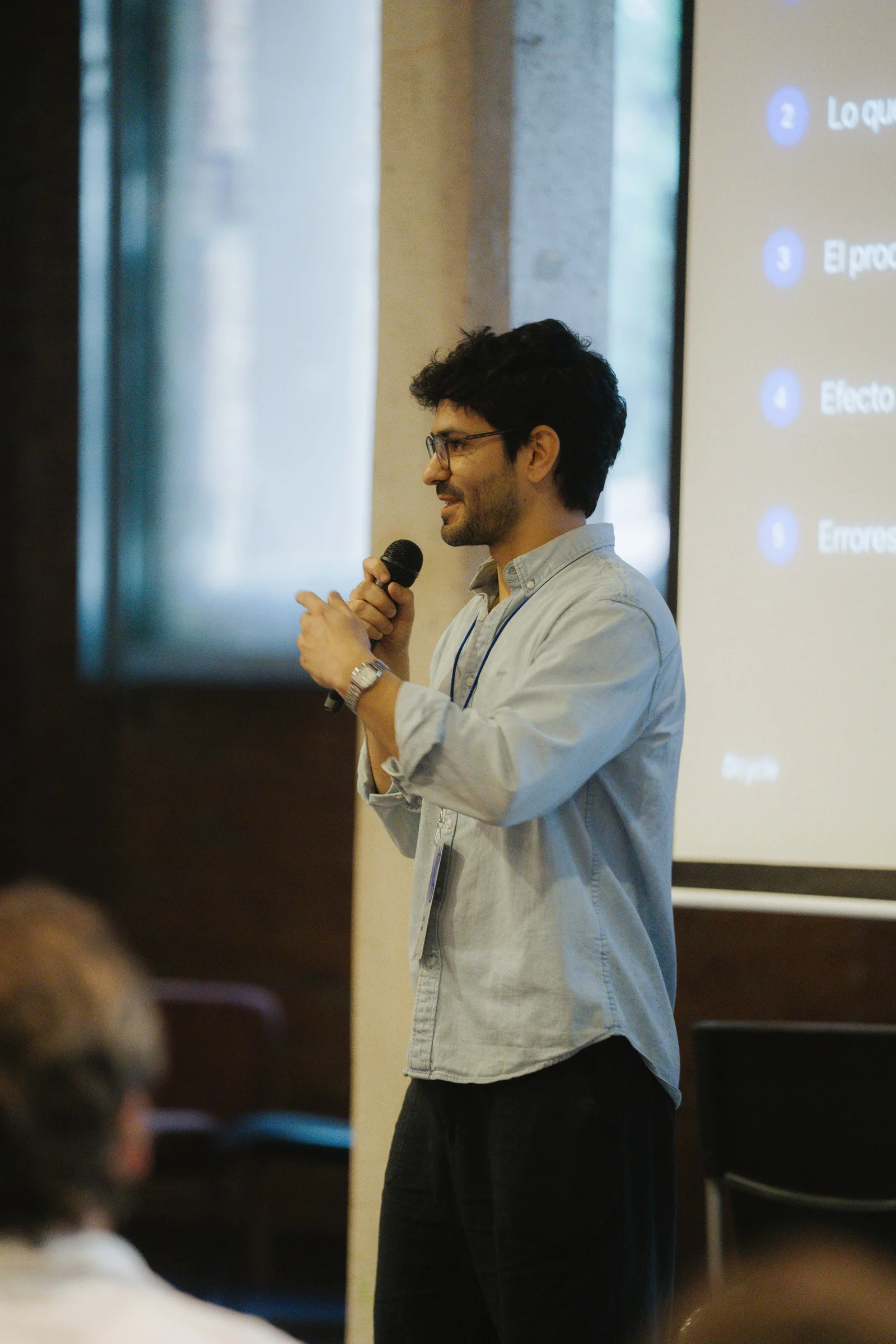 Daniel Jiménez presentando el segmento de ingeniería en Ahead Madrid 2026
