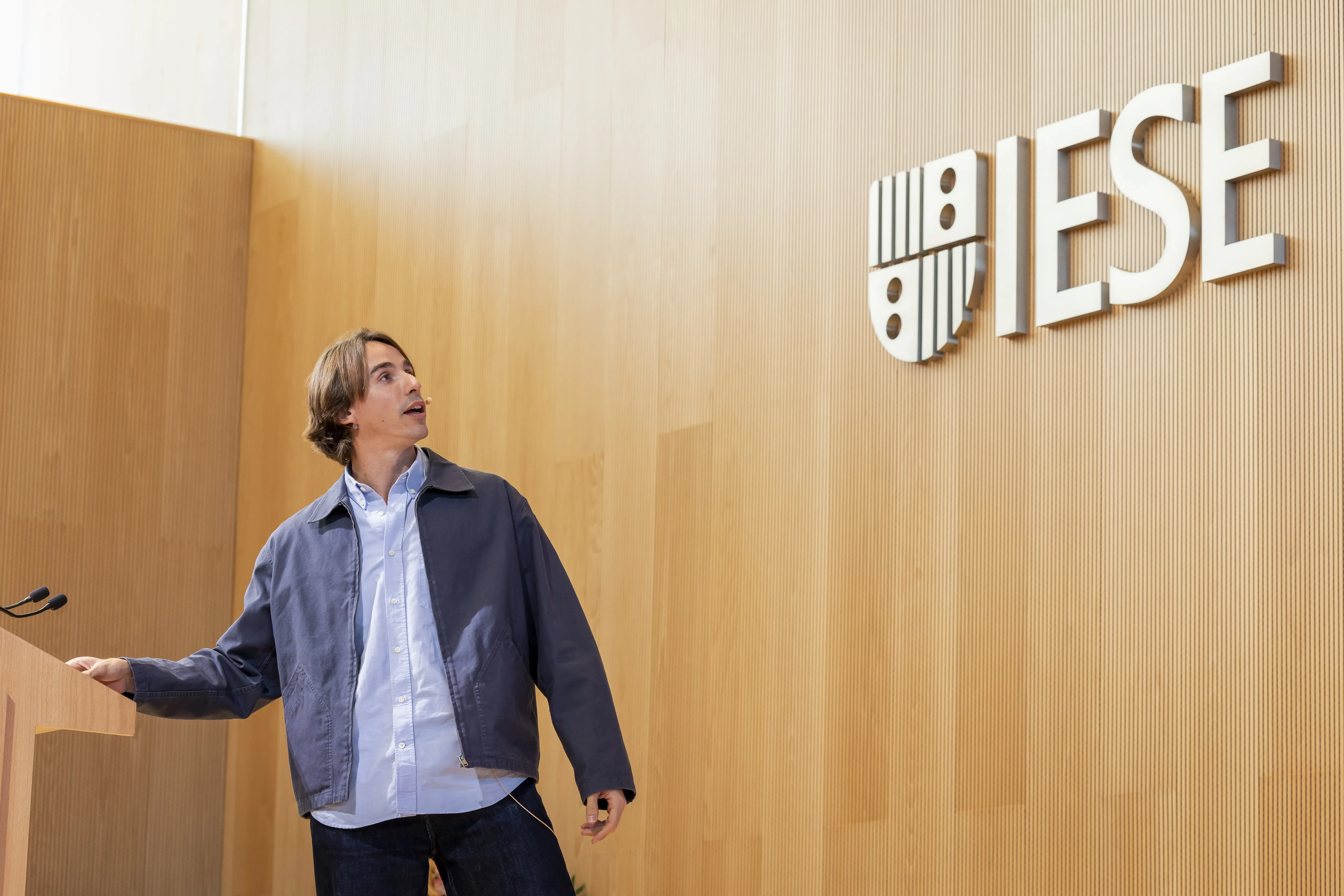 Juanjo Mestre next to the IESE Business School logo after his keynote